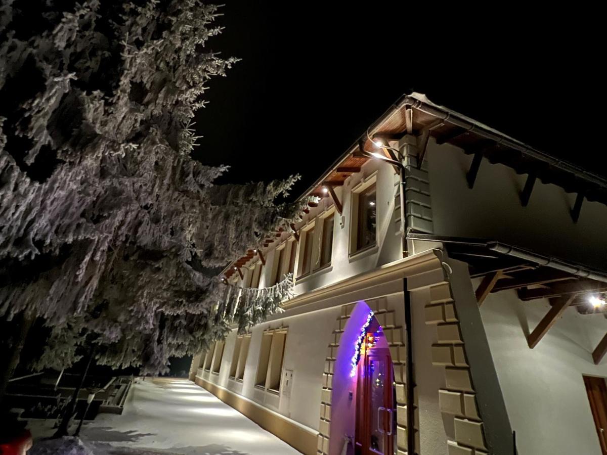 Hotel Galeria Pezinska Baba Пежинок Екстериор снимка