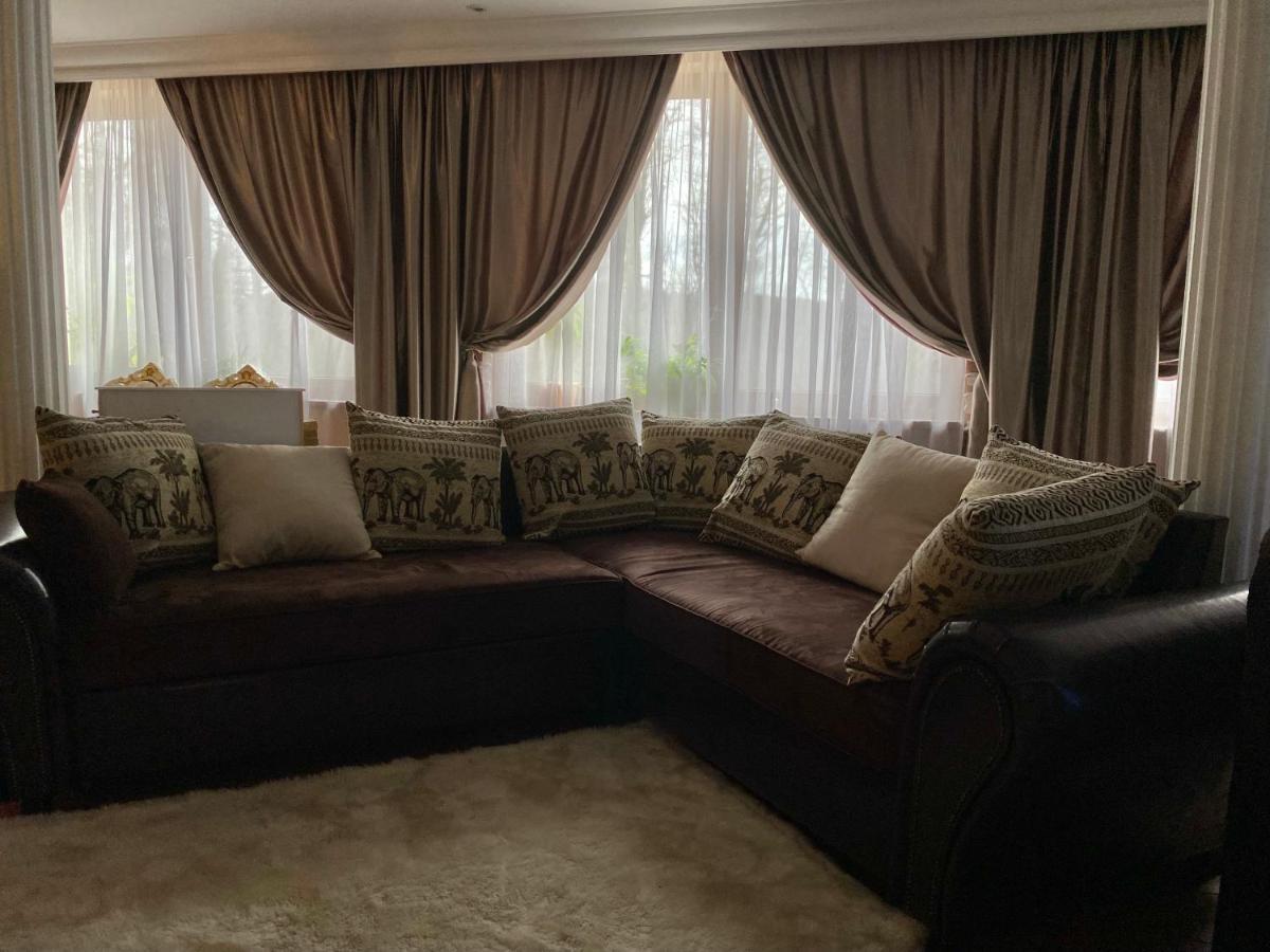 Hotel Galeria Pezinska Baba Пежинок Екстериор снимка