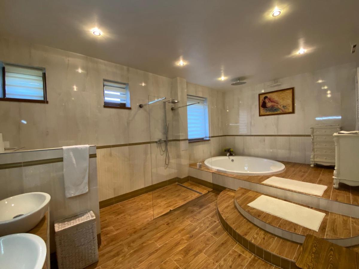 Hotel Galeria Pezinska Baba Пежинок Екстериор снимка