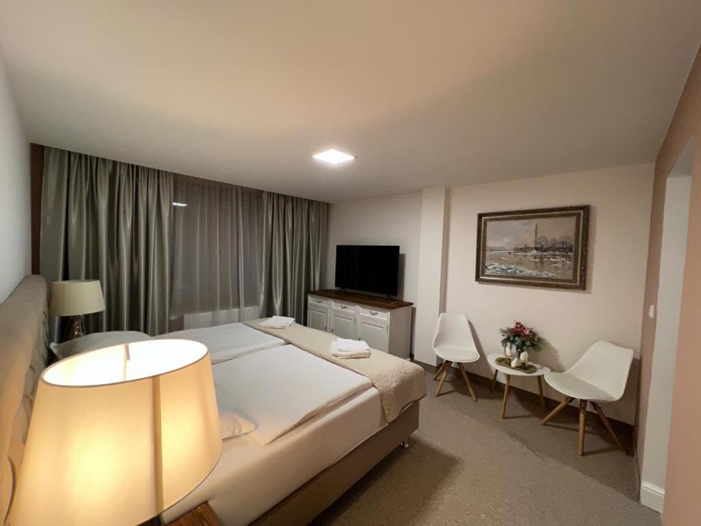 Hotel Galeria Pezinska Baba Пежинок Екстериор снимка
