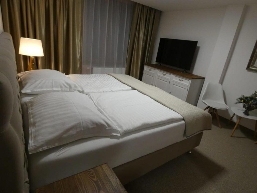 Hotel Galeria Pezinska Baba Пежинок Екстериор снимка